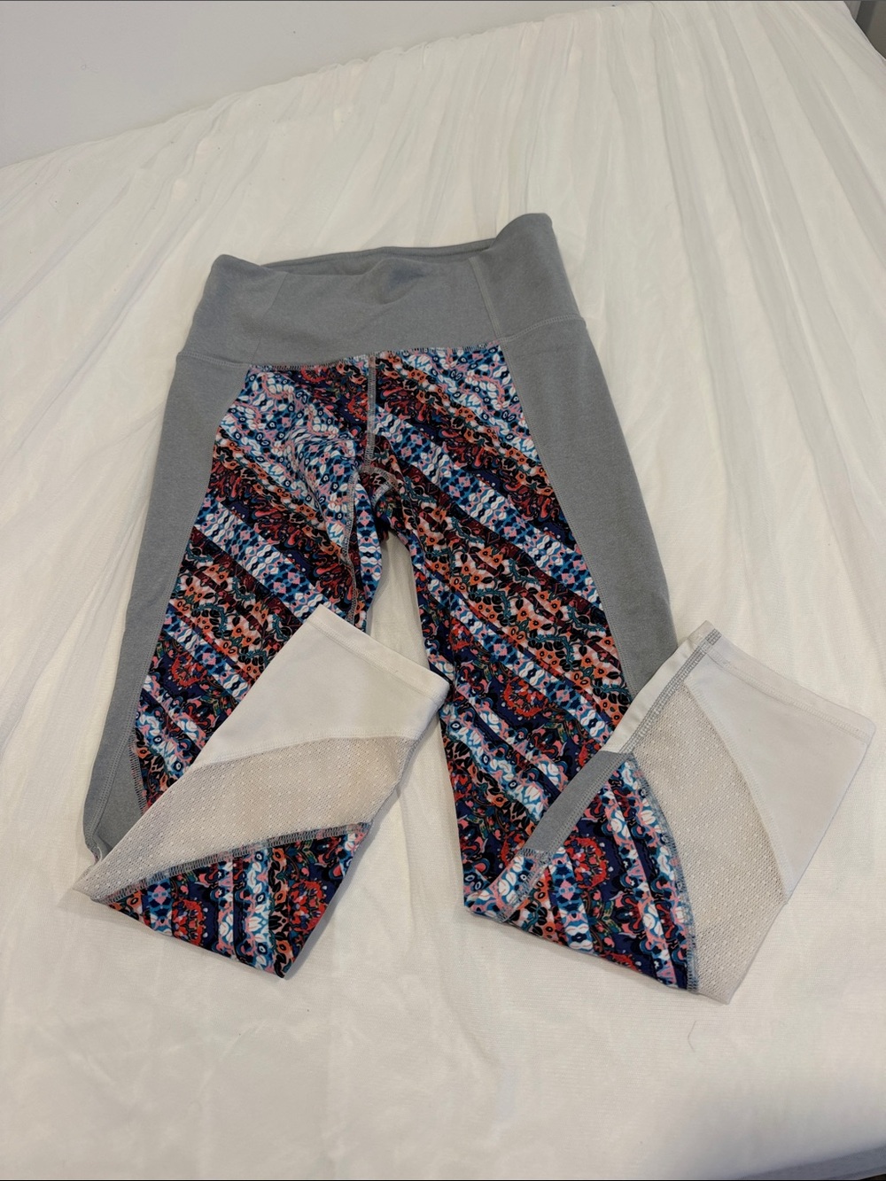 Athleta Gray Geometric Colorblock Paisley Kaleidoscope Salutation Leggings